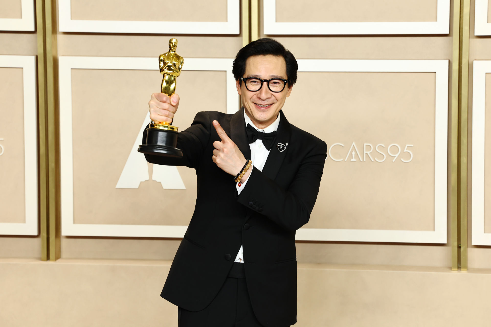 Quan Kế Huy tài tử gốc Việt đoạt giải Oscar nam diễn viên phụ hay