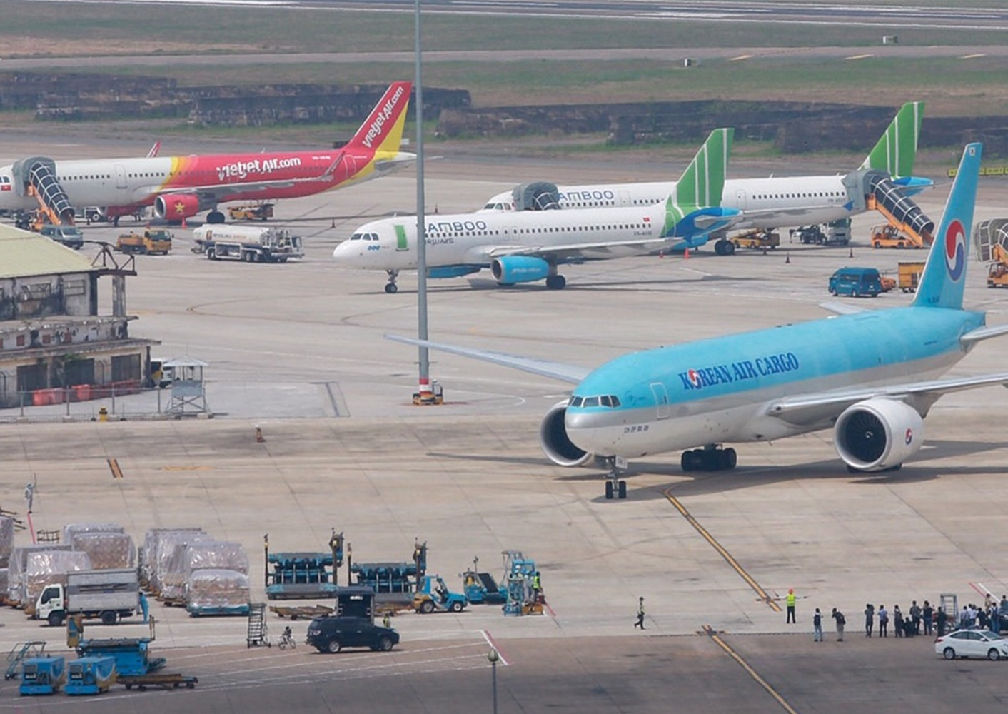 Việt Nam tăng tần suất nhiều chuyến bay quốc tế đón khách dịp Tết